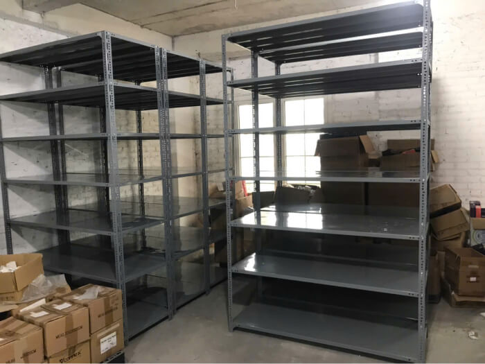 Kệ V lỗ cũng là kệ kho hàng hạng nhẹ