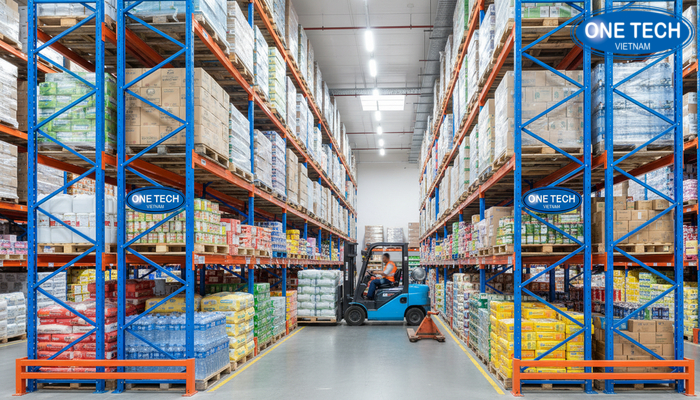 Kệ selective trong siêu thị Kệ selective dùng cho khu trữ hàng tải nặng trong siêu thị