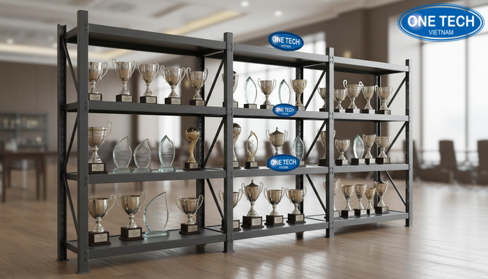 Kết cấu khung kệ trưng bày cúp chắc chắn Khung và chân tủ vững vàng giúp chống đổ vỡ khi trưng bày nhiều cúp