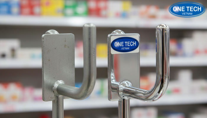 So sánh độ bền giữa móc treo thường và móc treo mạ crom OneTech