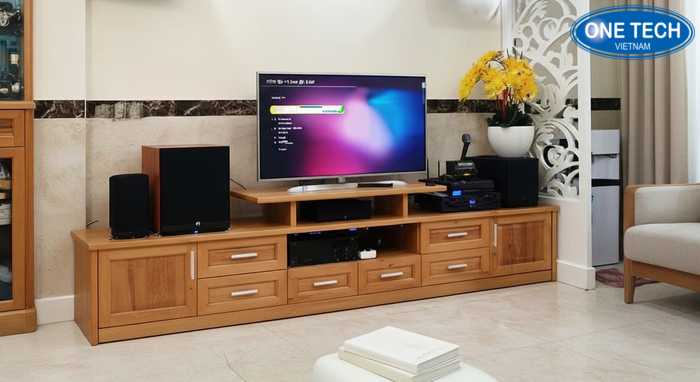 Goi y bo tri ke trung bay loa trong phong khach