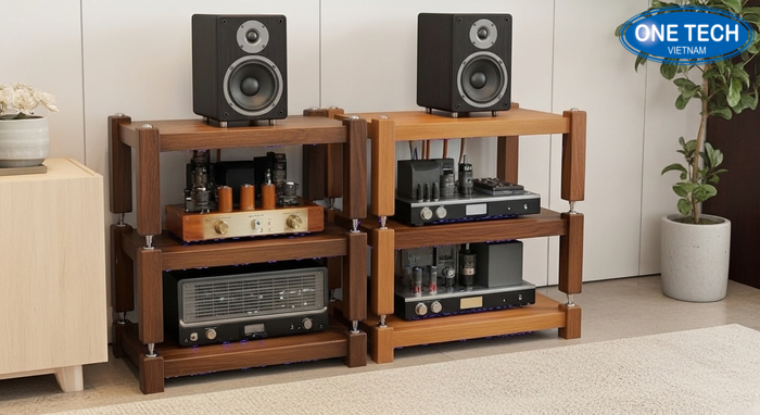 Ke trung bay loa tich hop ngan de amply day cap va phu kien