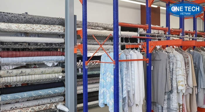 Minh họa kệ trưng bày vải cuộn và kệ treo vải ngành may